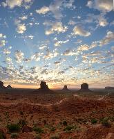 Sunrise in Monument Valley The View Hotel mittens